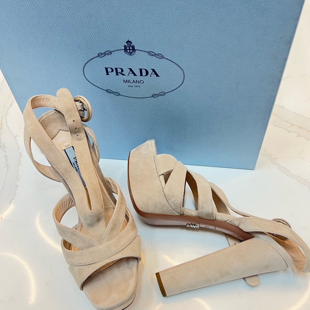 Prada - Picture 4 of 7